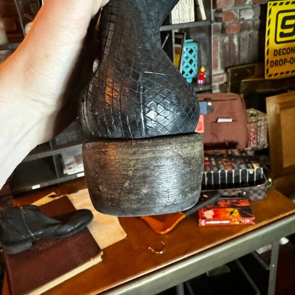 $698 JOHN VARVATOS Snakeskin Embossed Leather BOOTS (sz 10) - Picture 5 of 11